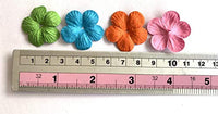 100 piezas de parches de flores de 0.984 x 0.984 in de papel de morera para álbumes de recortes, para bodas, muñecos de la casa, tarjetas de papel mini flores producto de Tailandia. - Arteztik
