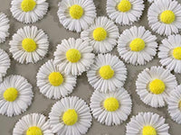 50 piezas decoradas en Tailandia. Daisy - Mini flores de papel de morera de 2 capas para manualidades, álbumes de recortes, tarjetas de boda, accesorios, adornos, tamaño 1.2 in - Arteztik
