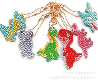 Konsait - Juego de 6 llaveros de pintura de diamante para niños y adultos, forma de dinosaurio 5D, kit completo para hacer mosaico de diamantes de imitación, pintura de diamante, llavero para niños, dinosaurios, cumpleaños, Jurásico, regalo para fiestas d - Arteztik
