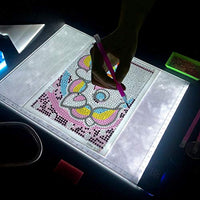 MACTING - Almohadilla de luz LED A4, 111 piezas de diamante con herramientas de pintura 5D y soporte desmontable, kit de pintura de diamante para adultos y niños - Arteztik
