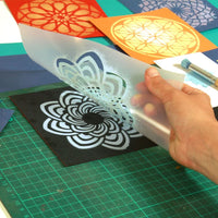 Flor de Rosa plantilla – tarjeta o plástico – A5 5.8 x 8.3 inch – ancho de la flor 5 inch – reutilizable, apto para niños Stencil – Pintura Manualidades, tartas, pared y muebles - Arteztik
