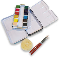 Field Artist Pro 12HP - juego completo de acuarela de viaje, incluye media paleta de 12 colores brillantes, 2 cepillos a la medida, una esponja de mar genuina, una caja clásica de metal, todo cabe en su bolsillo. - Arteztik
