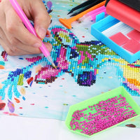 PP OPOUNT 82 piezas 5D herramientas de pintura de diamante y accesorios Kits incluyendo caja de bordado de diamante, rodillo, papel de cubierta y otras herramientas para adultos y niños - Arteztik
