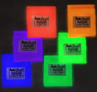 Paquete de variedad de polvos brillantes; 11 colores de polvo que brillan en la oscuridad; polvo de aluminio de estroncio encapsulado que brilla en la oscuridad; para resina, slime, esmalte de uñas, recubrimientos (4 paquetes de brillo neutro). - Arteztik
